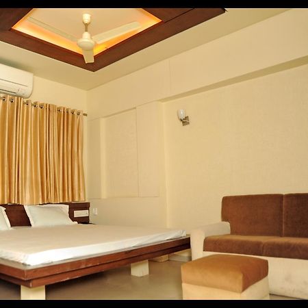 Tulsi Motel Nadiad Екстер'єр фото