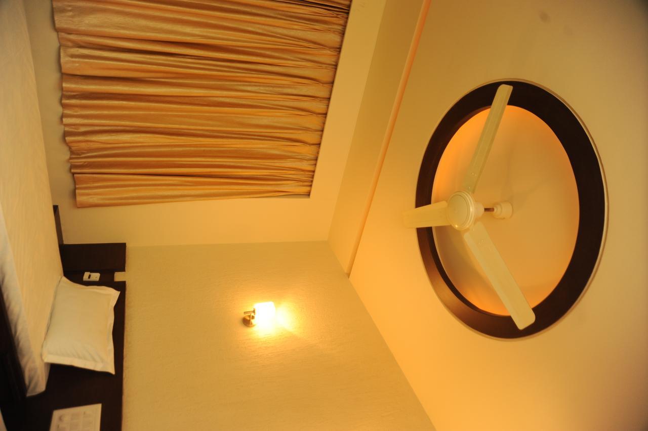 Tulsi Motel Nadiad Екстер'єр фото